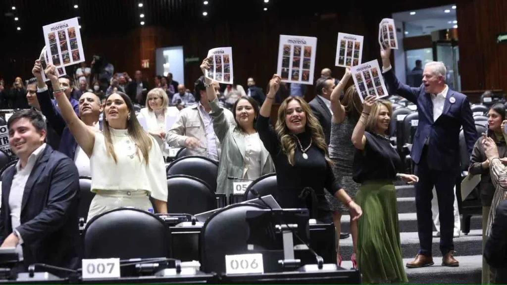 Los legisladores del PRI se pusieron a jugar la loter&iacute;a de Morena en la C&aacute;mara de Diputados.